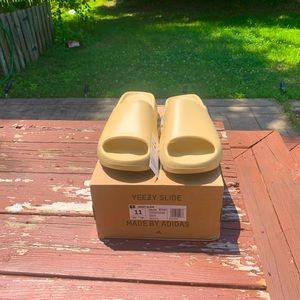 Yeezy slide “DESERT SAND “